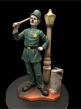 Vintage Flambro Keystone Cop Clown Figurine Circus World Museum Collectible #112